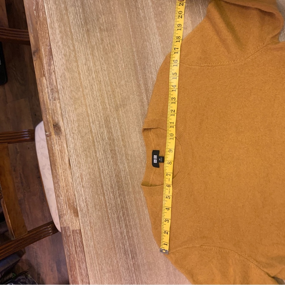 Uniqlo Mustard Crewneck Cashmere Sweater - Picture 6 of 8